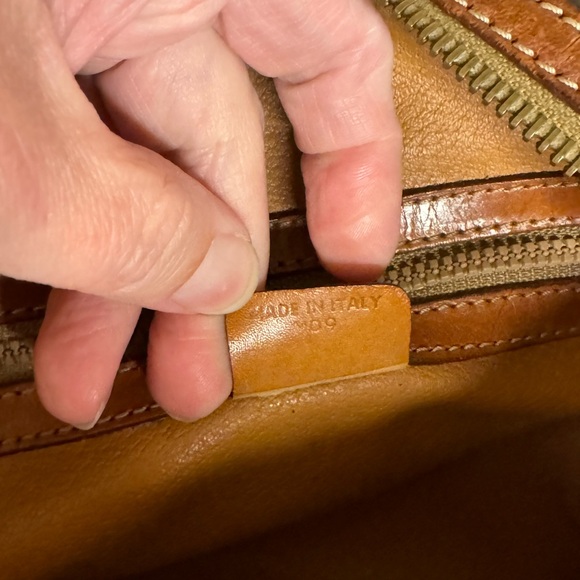 CELINE Vintage Crossbody 🎉(unbranded strap) - Picture 8 of 13